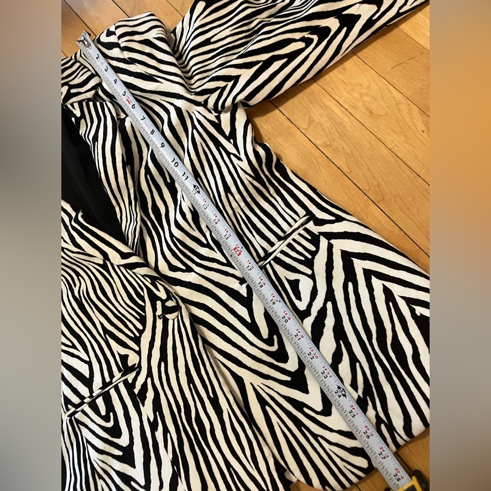 Frame Zebra Print Black/White Velour Bold Print Blazer Size 10 - Picture 8 of 9